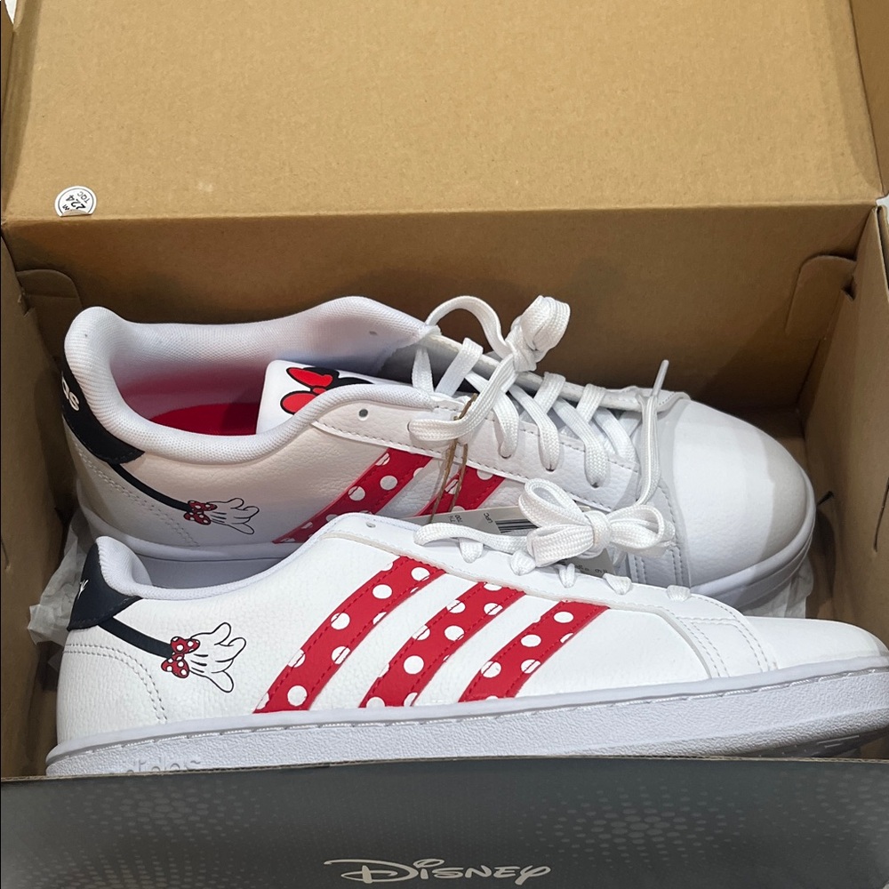Adidas women’s Minnie Disney Shoes - Picture 8 of 9